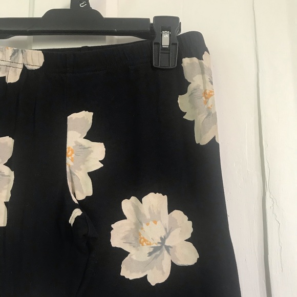 Old Navy Flower Leggings - Picture 2 of 2